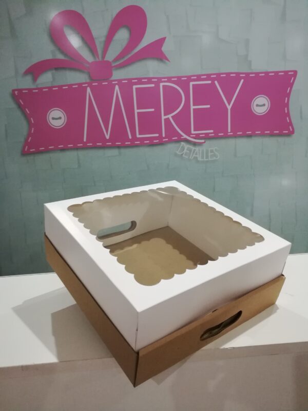 Pack de 10 cajas de desayuno con visor 30x30x12cm